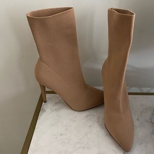 Form fitting fall pump shoe